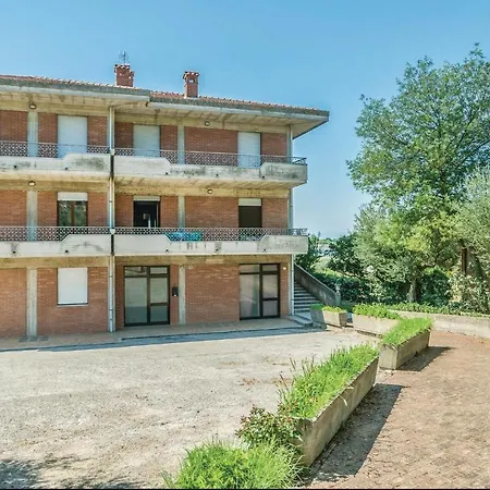 Stunning In W/ Outdoor Swimming Pool And 2 Bedrooms *