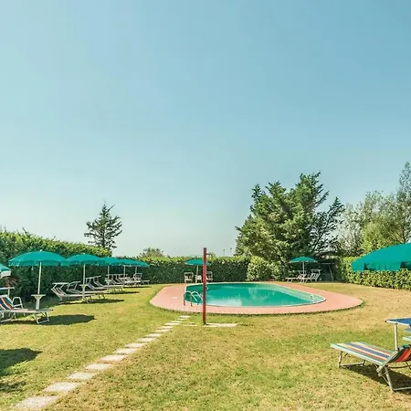 Stunning In W/ Outdoor Swimming Pool And 2 Bedrooms شقة *