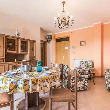 Stunning In W/ Outdoor Swimming Pool&2 Bedrooms Appartement *