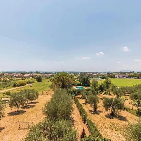 Stunning In W/ Outdoor Swimming Pool And 2 Bedrooms شقة