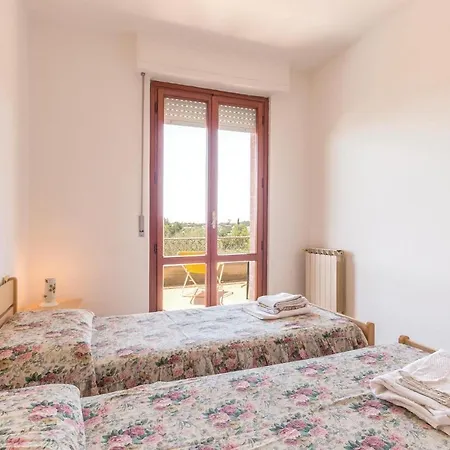 Stunning In W/ Outdoor Swimming Pool And 2 Bedrooms